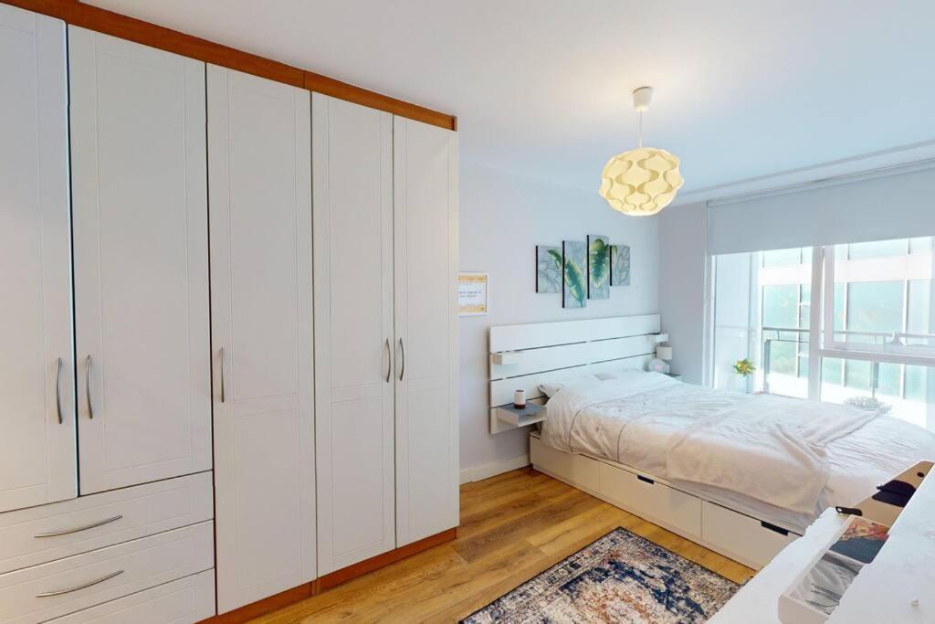 Centrally Located, Comfy 2-Bed 2-Bath Apt Дъблин Екстериор снимка